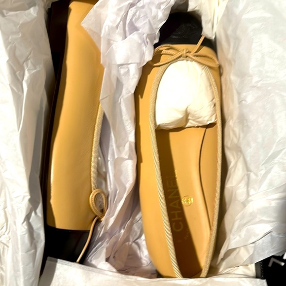 Chanel flats - Picture 1 of 4